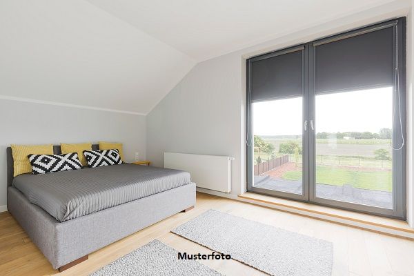 Großzügig geschnittene Wohnung mit schönem Balkon in guter Wohnlage